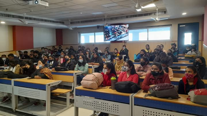 Picture64 Students of Ph.D. & M.Sc. Physics were participated in Madhya Pradesh Vigyan Sammelan & Expo (MPVS-2021), Students won the First position in Events “Paper Presentation” organized by IIT Indore.